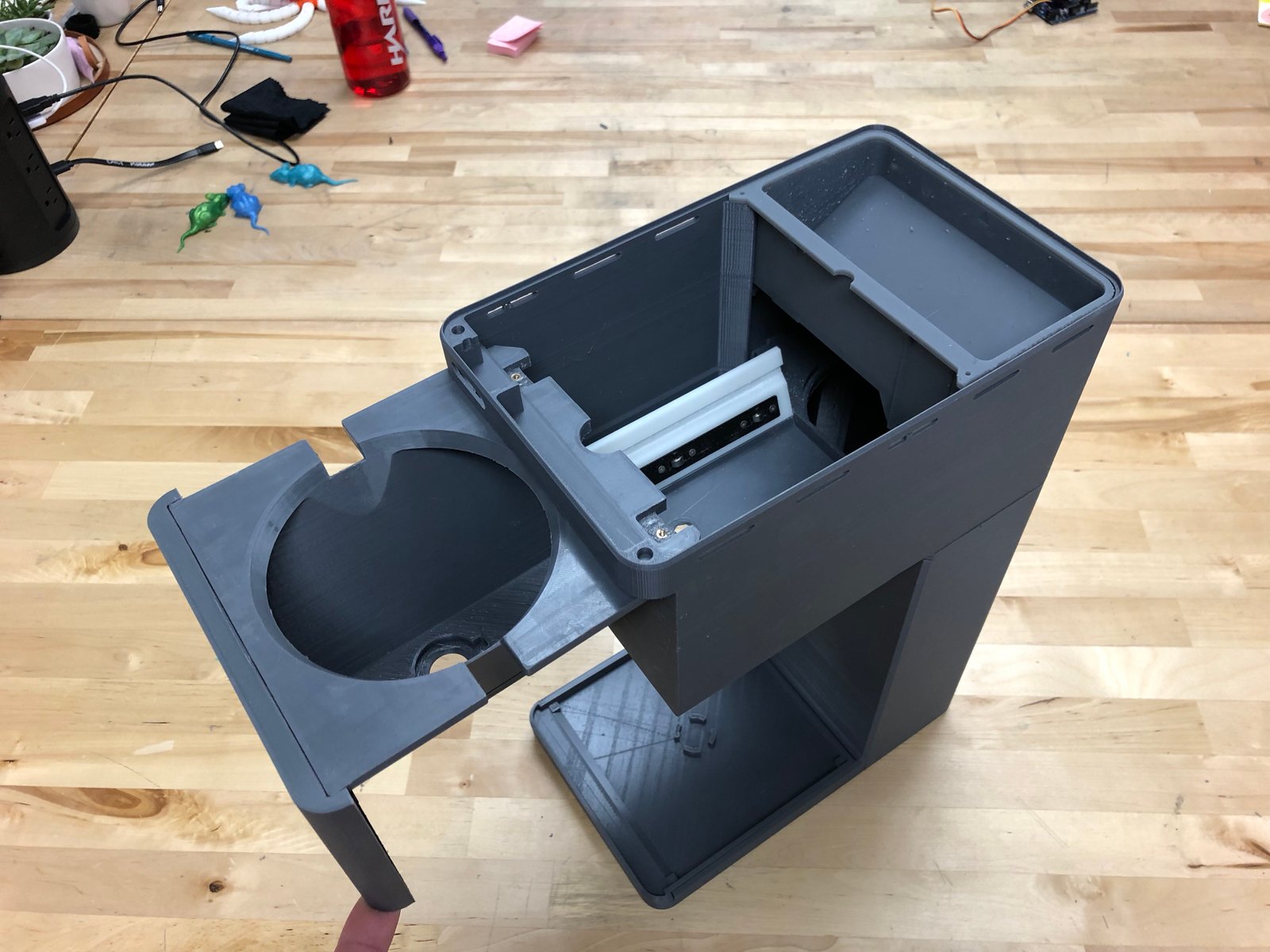  This build was used to check how well the drawer traveled along its rails and bearings. The grey parts are PLA, with the exception of the water tank in the back (printed with Grey Formlabs resin). 